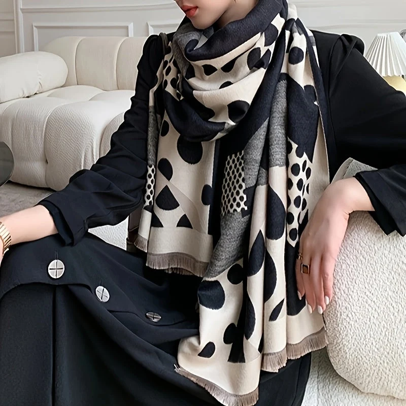 Écharpe Femme à Motifs Géométriques Noirs et Crème avec Franges - Imagen 4