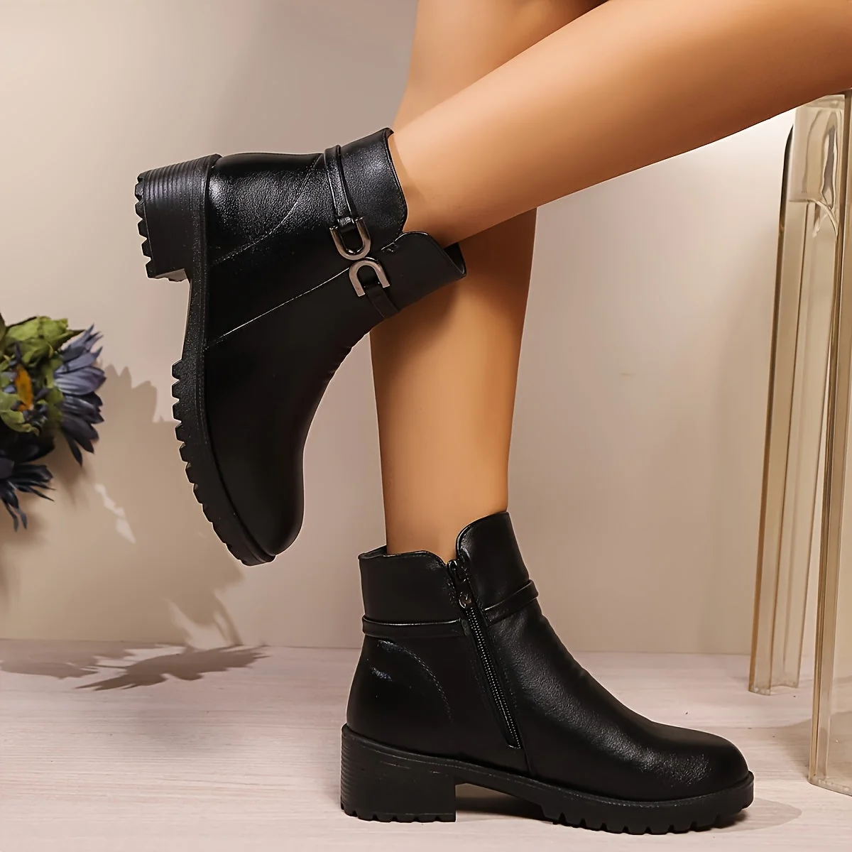 Bottines Femme à Boucle Métallique et Fermeture Éclair Latérale Semelle Crantée - Imagen 4