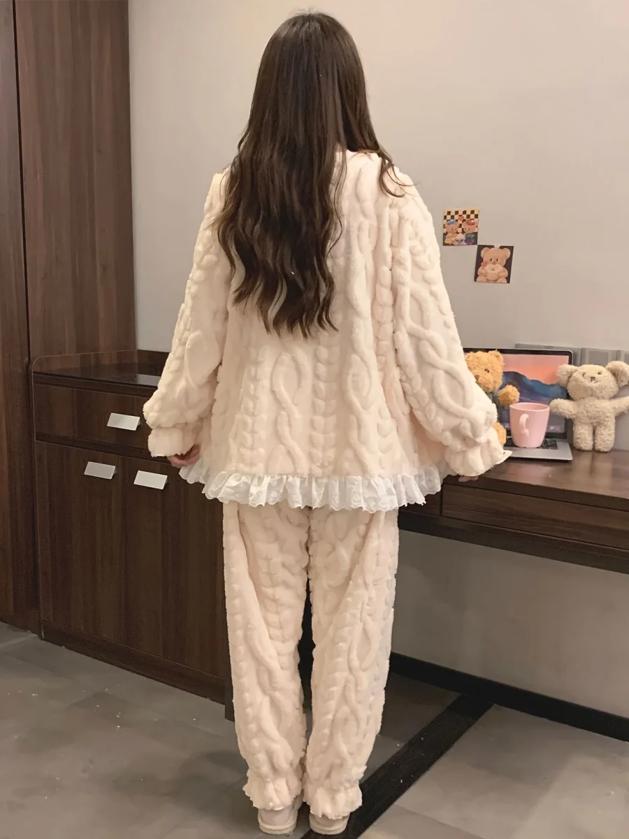 Pyjama Femme Doux et Moelleux Beige Écru Col Carré Volants Dentelle - Imagen 4