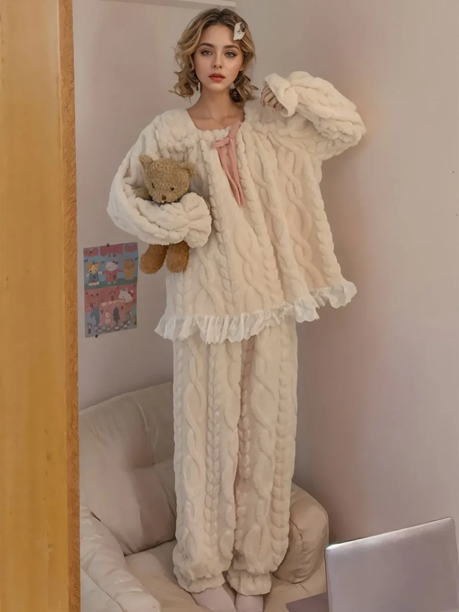Pyjama Femme Doux et Moelleux Beige Écru Col Carré Volants Dentelle - Imagen 6