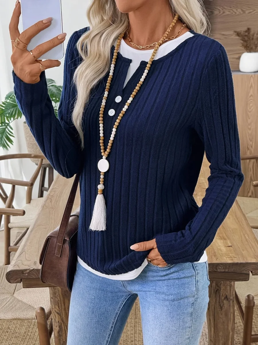 Pull côtelé femme col en V superposé marine avec boutons - Imagen 3