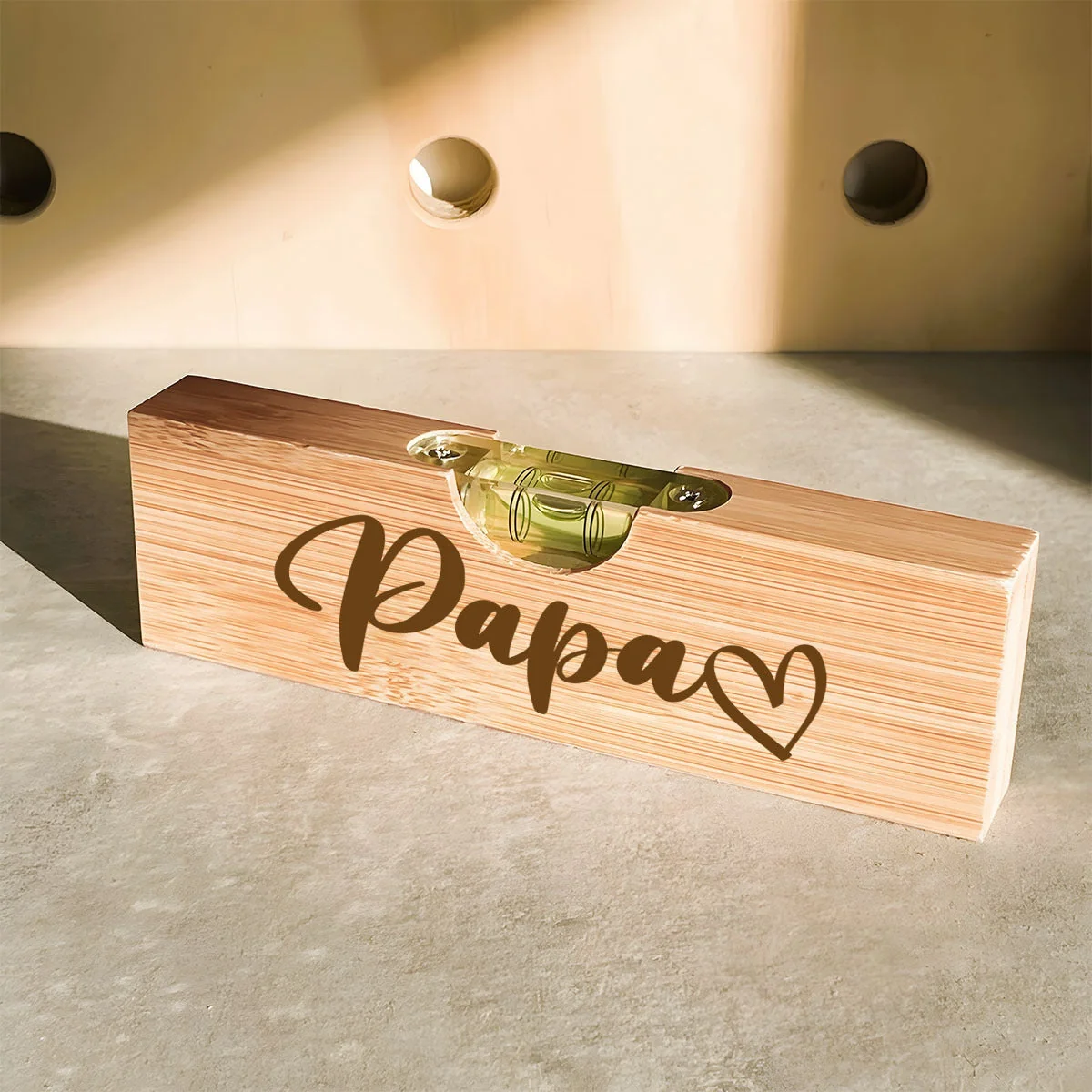 Niveau à bulle et décapsuleur personnalisé pour homme – Style atelier et cadeau pour Papa - Imagen 6