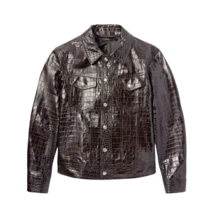 Chaqueta negra de piel sintética para hombre con estampado de cocodrilo.