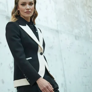 Blazer negra contraste