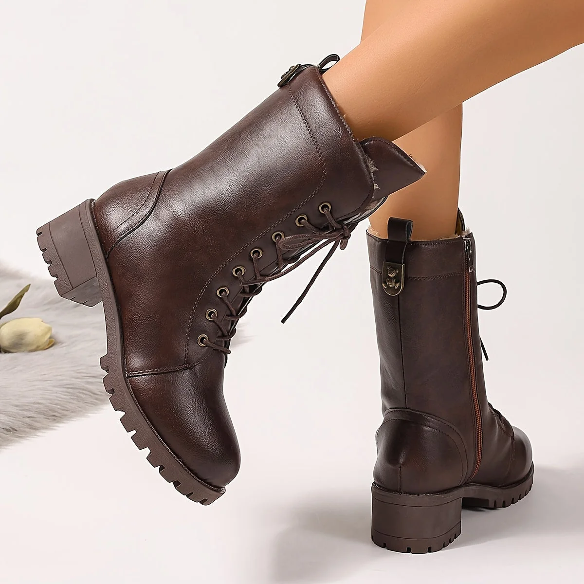 Bottes montantes marron foncé à lacets et semelle crantée pour femme - Imagen 3