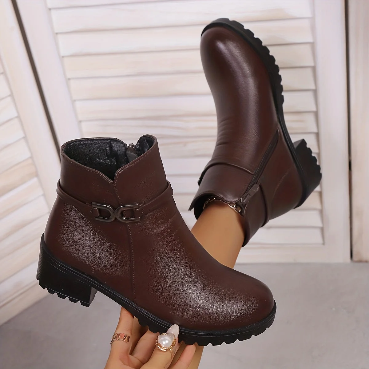 Bottines Femme à Boucle Métallique et Fermeture Éclair Latérale Semelle Crantée - Imagen 9