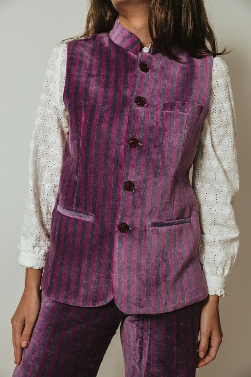 CHALECO TERCIOPELO RAYAS MORADO - Imagen 3