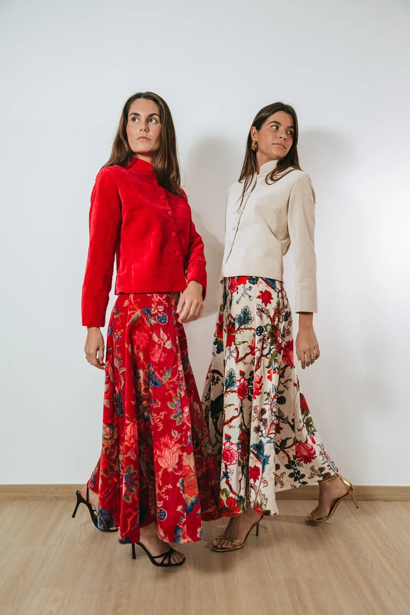 FALDA TERCIOPELO ROJA LOROS - Imagen 4