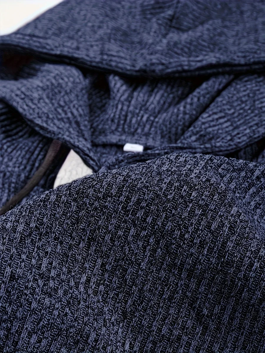 Pull à Capuche Homme en Maille Texturée Bleu Marine Style Henley - Imagen 6