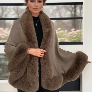 Cape poncho femme ample avec col et bordures en fausse fourrure pour hiver élégant