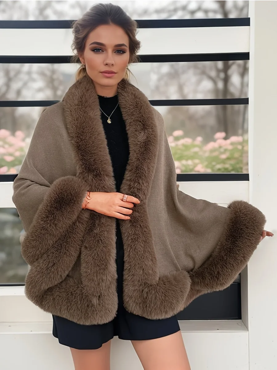 Cape poncho femme ample avec col et bordures en fausse fourrure pour hiver élégant