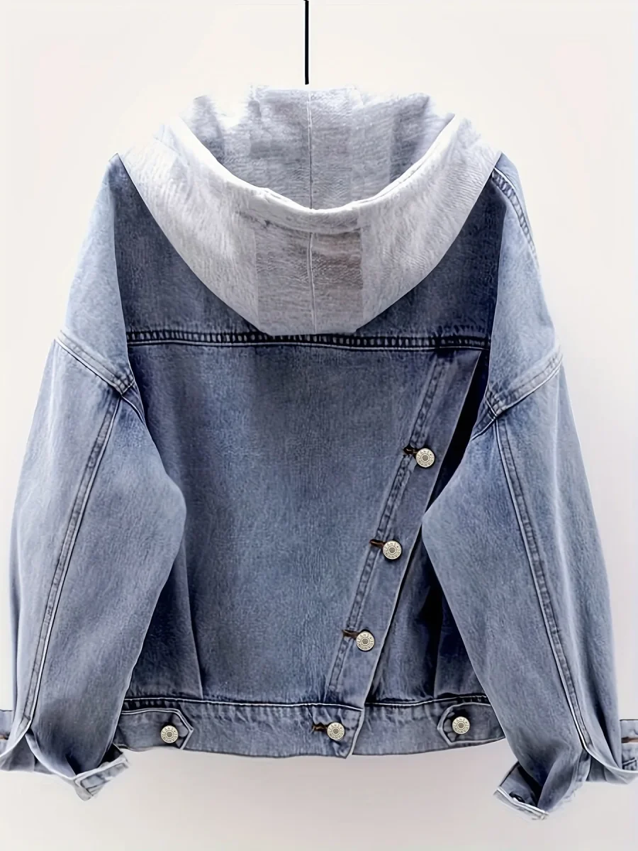 Veste en jean femme bleu clair avec capuche intégrée et détails boutonnés - Imagen 3