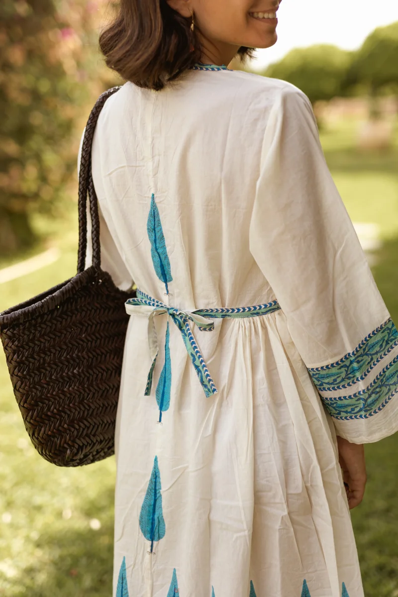 VESTIDO BLANCO Y AZUL - Imagen 3