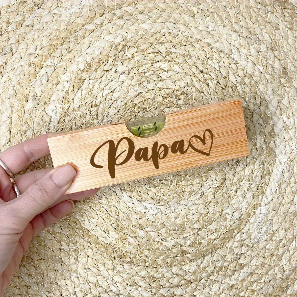 Niveau à bulle et décapsuleur personnalisé pour homme – Style atelier et cadeau pour Papa - Imagen 5