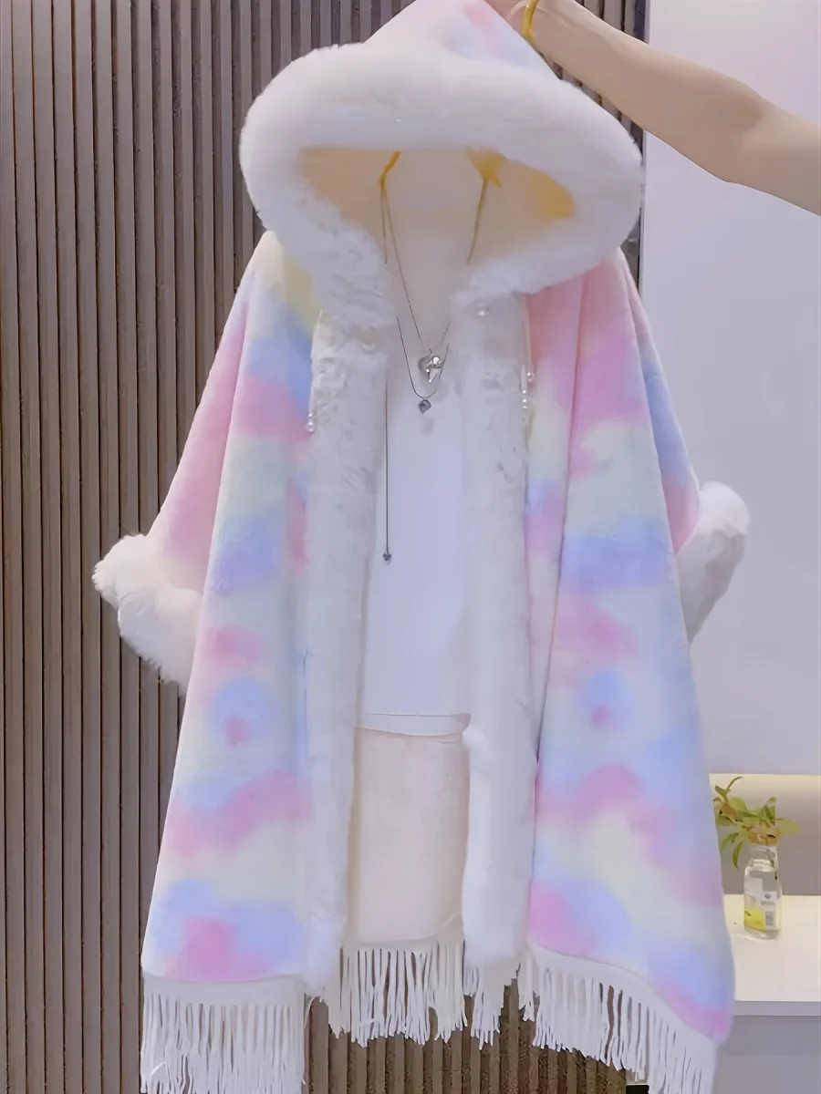 Cape à capuche arc-en-ciel en fausse fourrure douce avec franges et bordure pelucheuse - Imagen 2