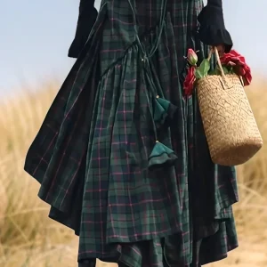 Jupe longue asymétrique à carreaux avec pompons Vert et rose