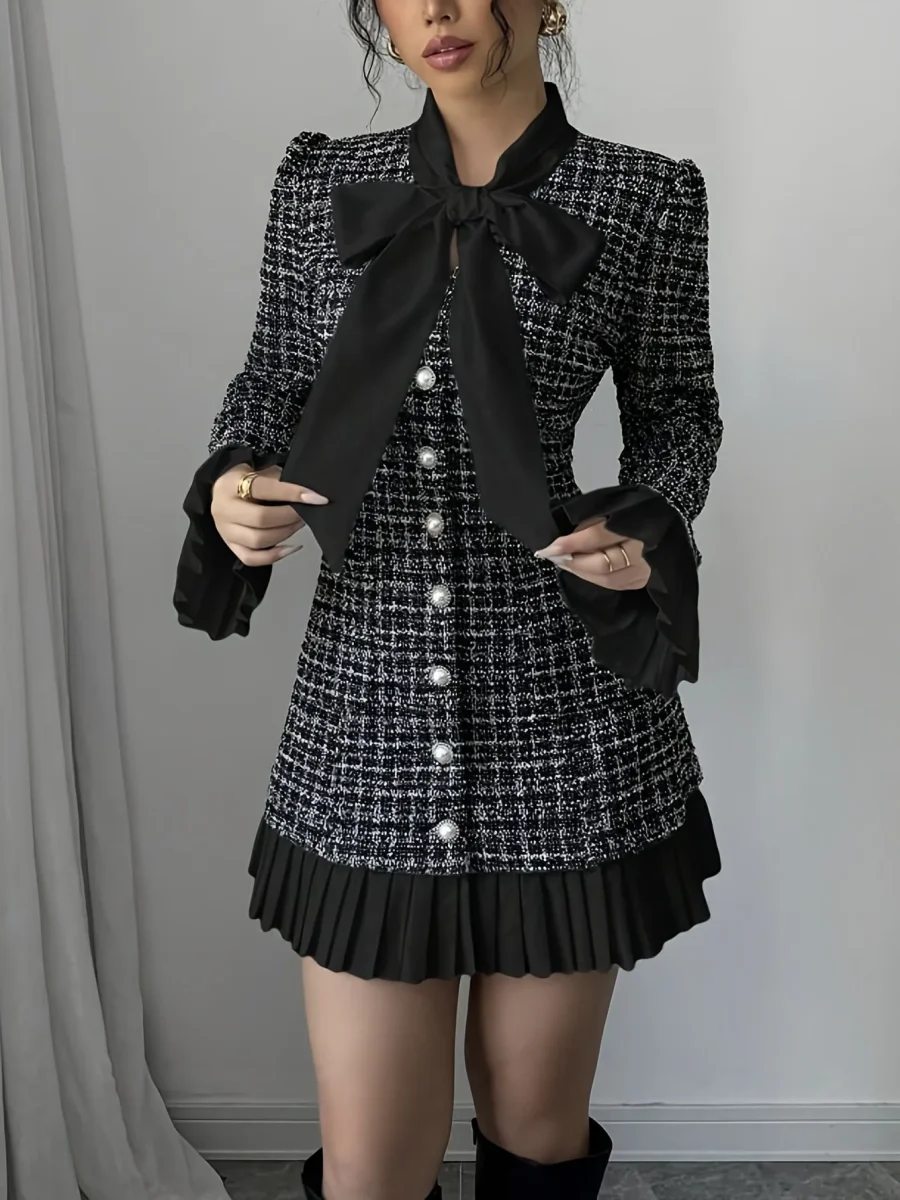 Robe courte Femme motif écossais noir et blanc avec nœud lavallière et jupe plissée - Imagen 2