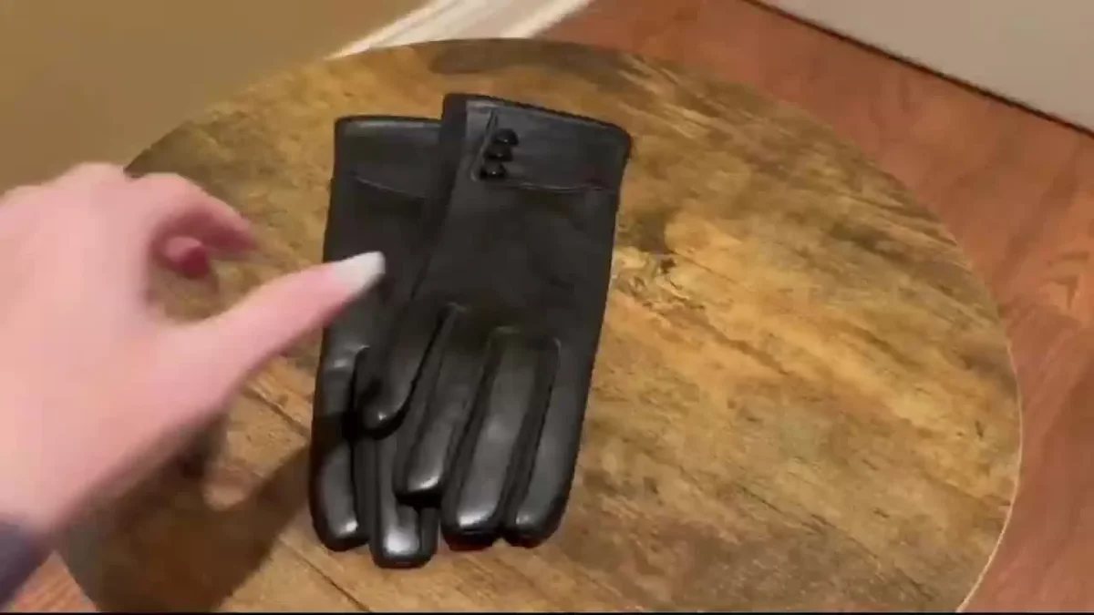 Gants Élégants Noirs avec Détail Boutons pour Femme - Imagen 9