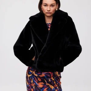 Chaquetón corto faux fur MIOH