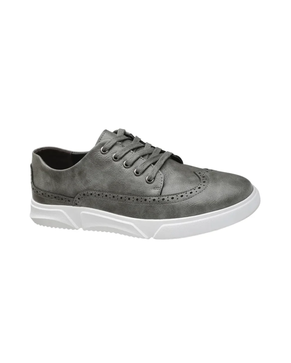 Zapatos británicos de estilo «brogue» informales