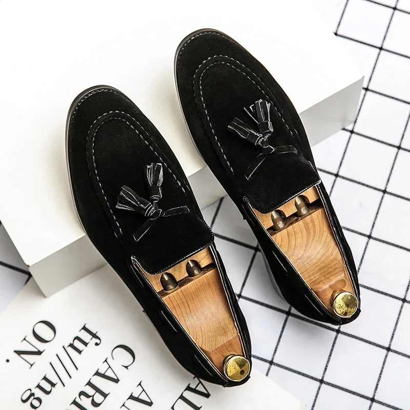 Mocasines elegantes de ante con borlas - Imagen 4