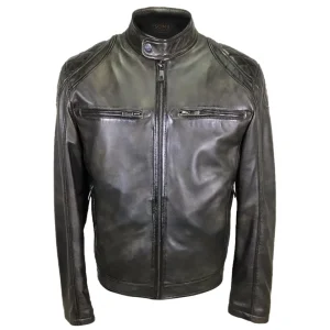 Chaqueta de motorista de cuero auténtico con hombreras acolchadas.