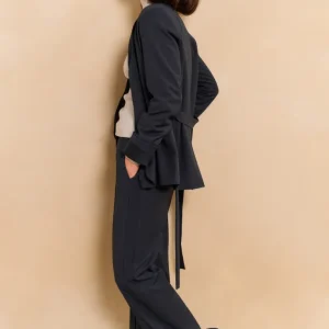 Pantalón ancho con costuras decorativas YAYA